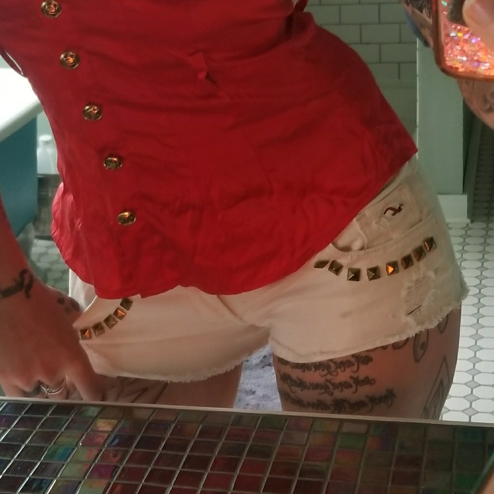 Shorts - Picture 3 of 4